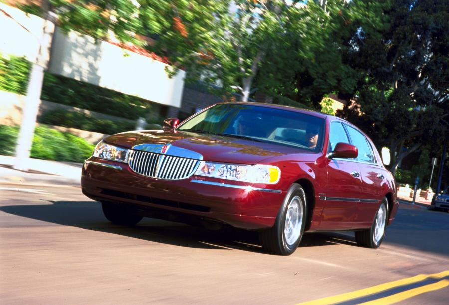  Lincoln Town Car 1998 года  (фото 75 из 77)